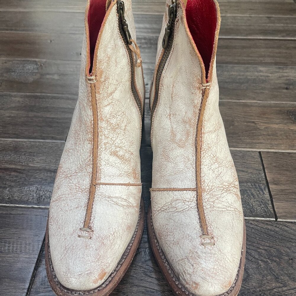 Bed Stu- Tabitha Nectar,  distressed white/off white ankle bootie